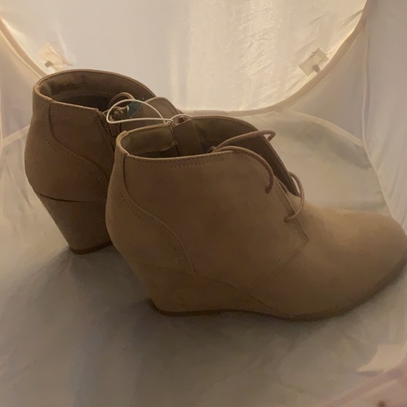 Women’s 6.5W Brown Suede Wedge Booties NEW - Picture 3 of 7